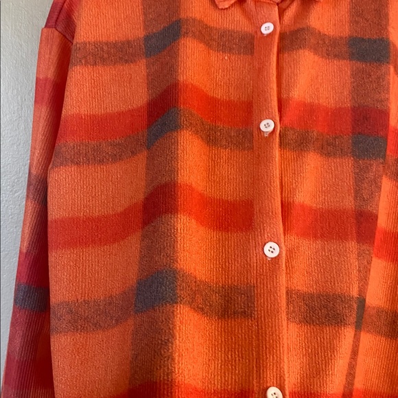 Bottom down Plaid Top - Picture 5 of 5